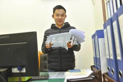清华大学法律硕士毕业的蒋晓剑目前在县委办工作。